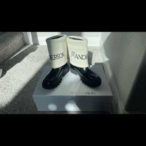 JW Anderson Boots. Brand new !
Selling cos size don’t fit.